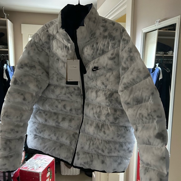 Mens L Nike reversible puffer